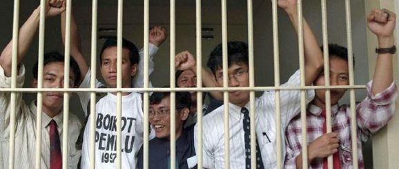 TAHANAN POLITIK TIBET TIDAK BISA BERJALAN SETELAH DISIKSA DI PENJARA TAHANAN POLITIK TIBET TIDAK BISA BERJALAN SETELAH DISIKSA DI PENJARA